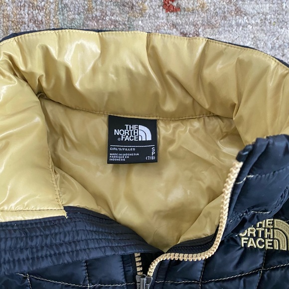 NWT THE NORTH FACE Youth Kids Thermoball Lightweight Jacket SIZE S (7-8) - Picture 6 of 8